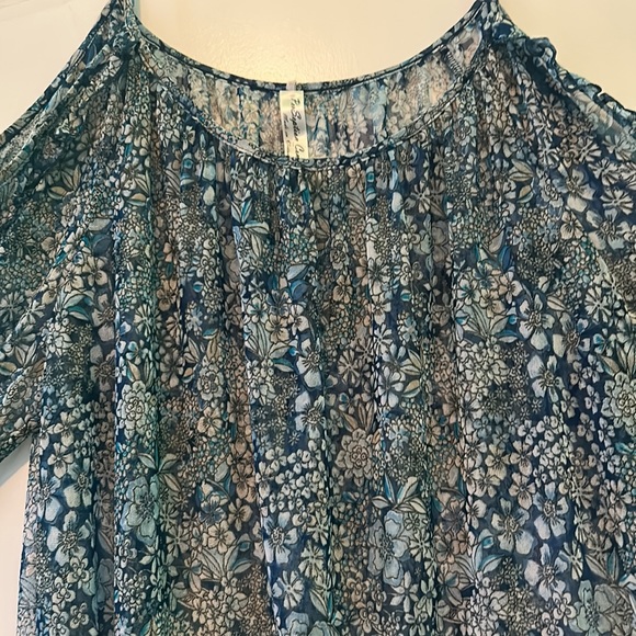 Mesh material flowy top - Picture 4 of 5